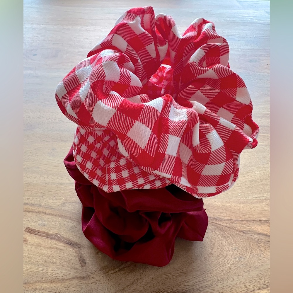 Red and Checkered Scrunchie Set - Picture 3 of 6